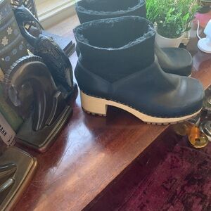 MIA sheepskin clog booties 🤩